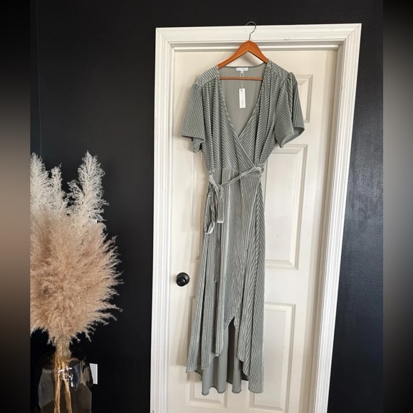 NWT Baltic Born Andi Ribbed Maxi Wrap Dress in Dusty Sage
size XXXL - Picture 11 of 12